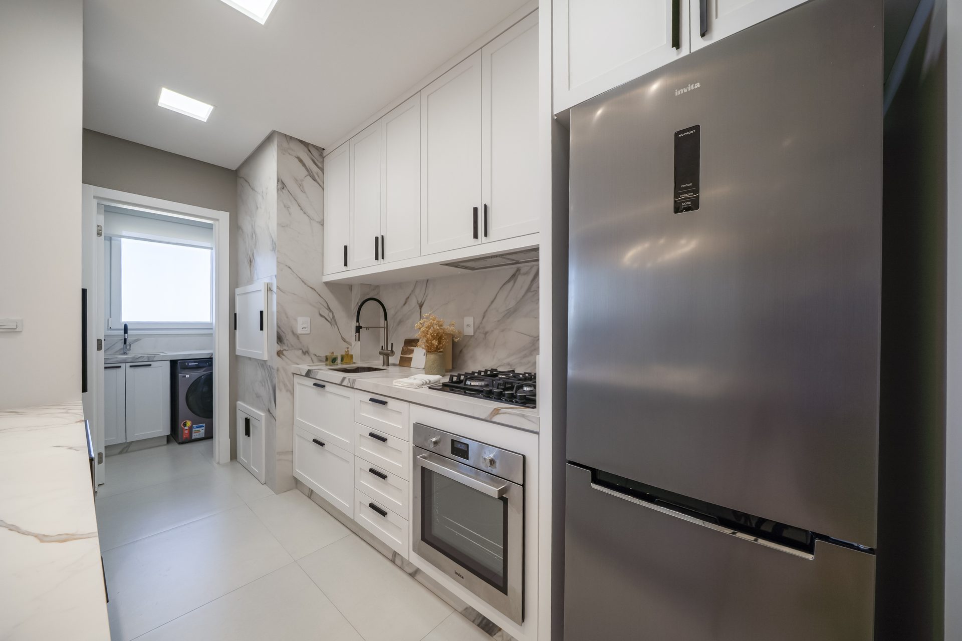 Cozinha integrada com área de jantar